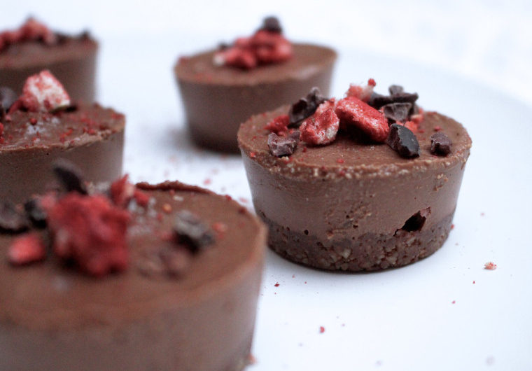 Raw Vegan Mini Cheesecakes